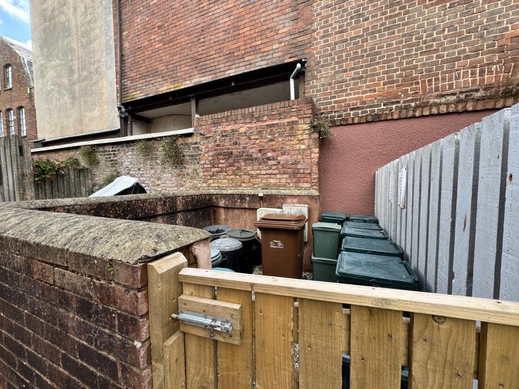Lot: 162 - THREE-BEDROOM HOME IN CITY CENTRE - Communal bin store